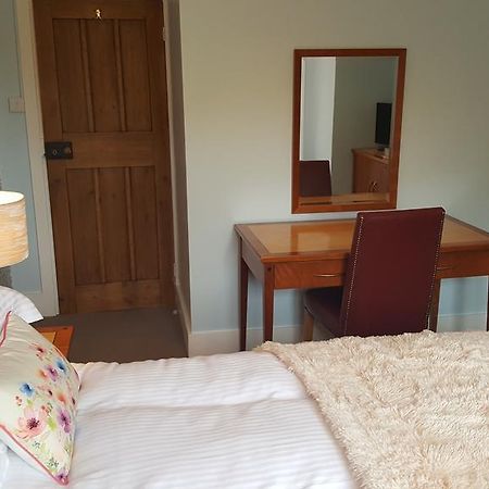 Sadlers Guest House 오킹엄 외부 사진