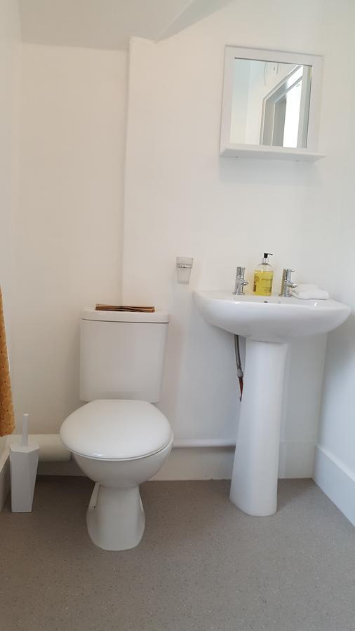 Sadlers Guest House 오킹엄 외부 사진