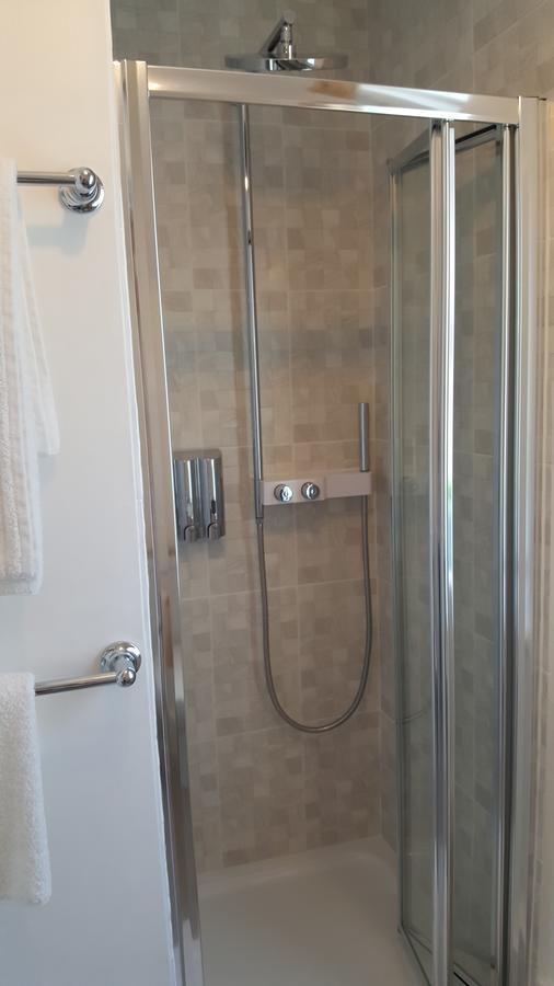 Sadlers Guest House 오킹엄 외부 사진
