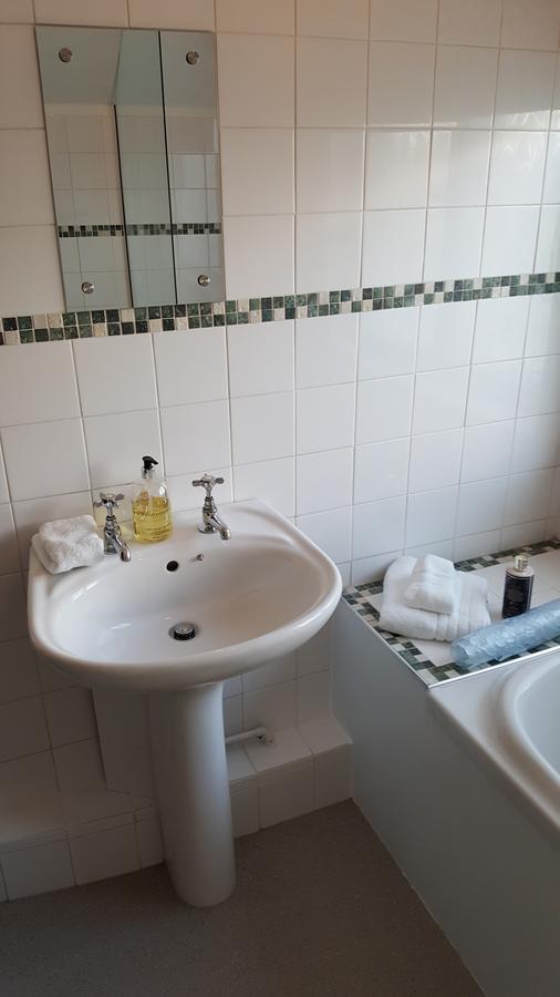 Sadlers Guest House 오킹엄 외부 사진